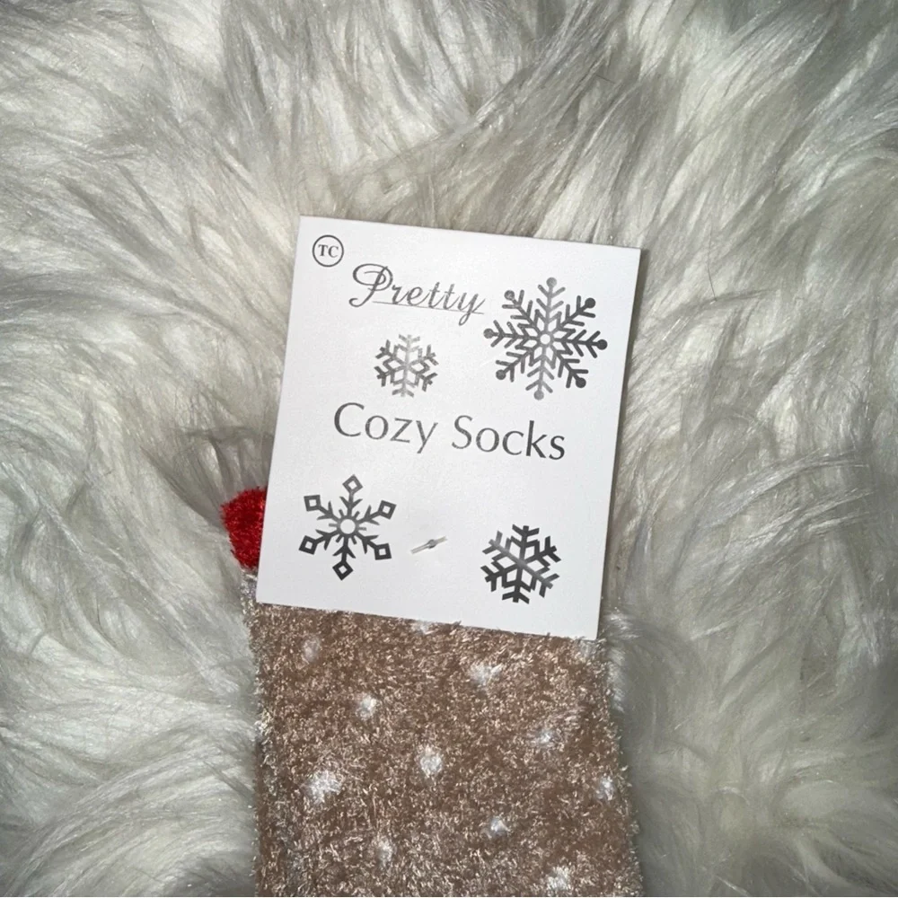 ✨✨5/$10✨✨ Pretty Cozy soft Socks with reindeer design, Red and Brown Accents